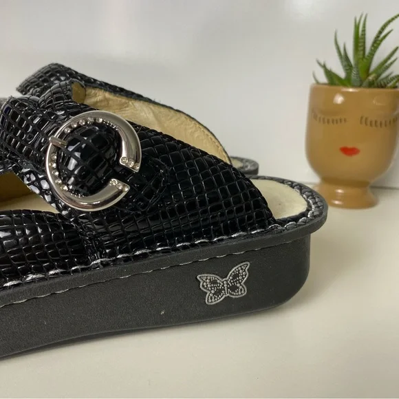 Alegria Black Textured Clog Shoes - Picture 3 of 8